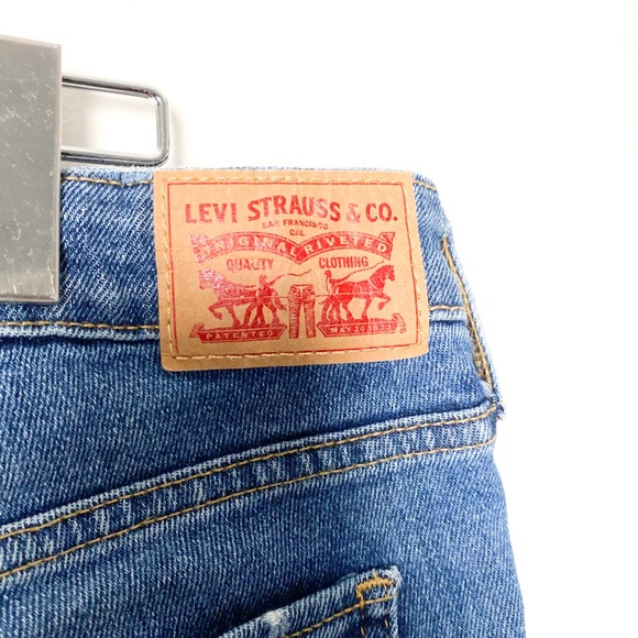 Levi’s 711 Skinny Raw Hem Distressed Jeans - Picture 8 of 9